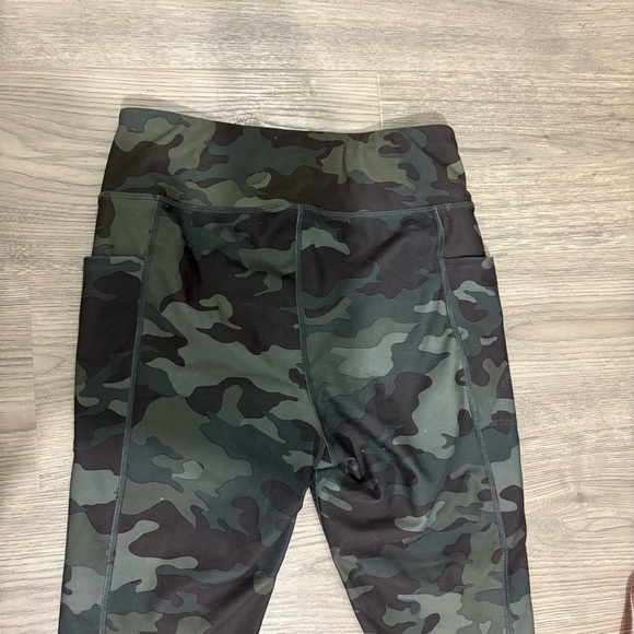 Camo Print Green Brown Leggings Side Pockets Size M - Picture 9 of 9